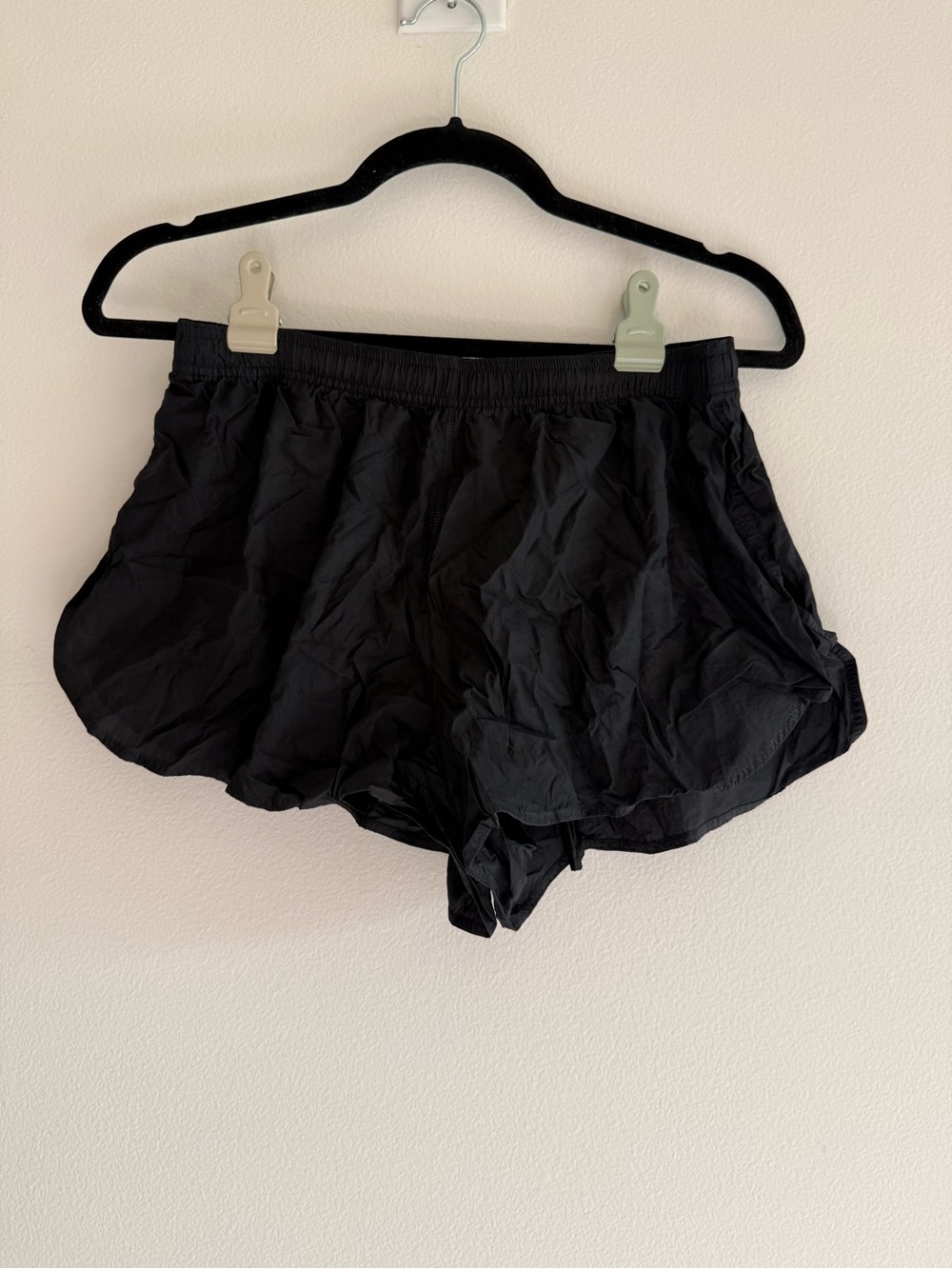Lululemon Dolphin-Hem Mid-Rise
Running Short 3"